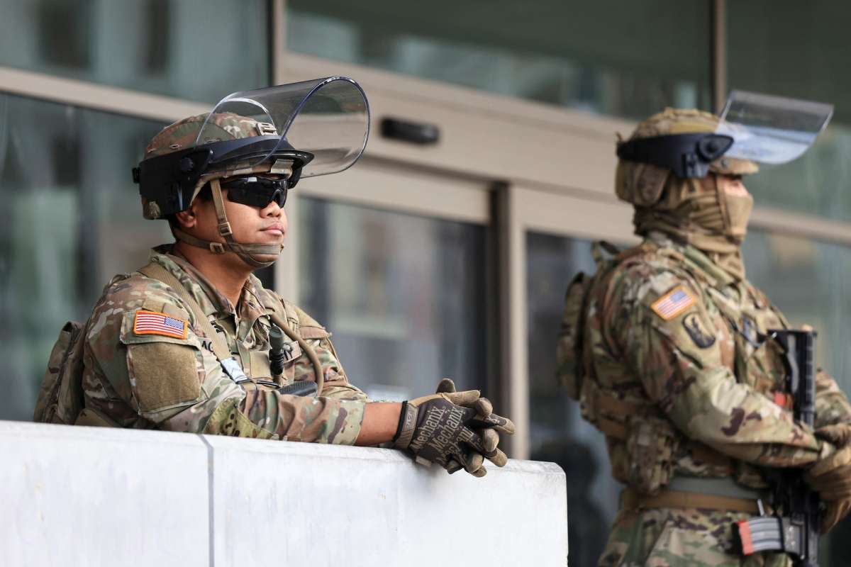 Trump keeps National Guard in Los Angeles