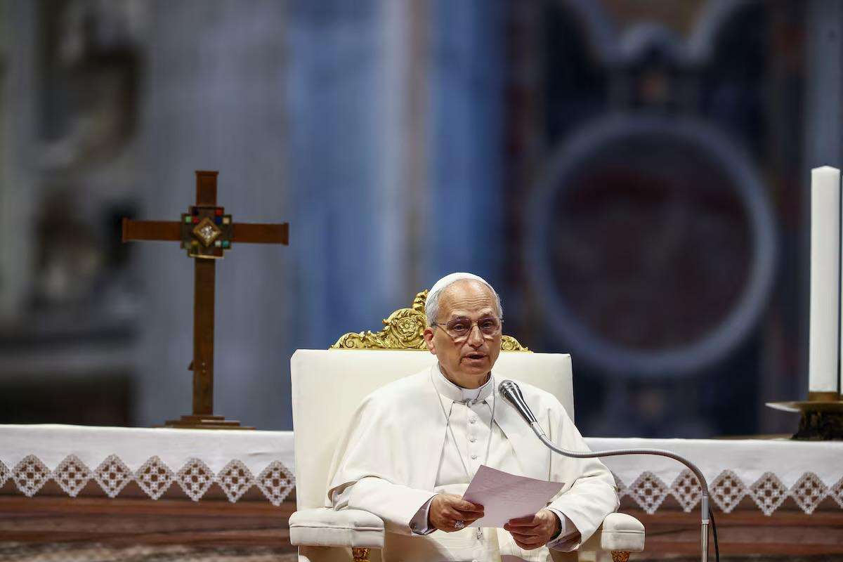  Pope Leo urges dialogue amid Israel-Iran airstrikes