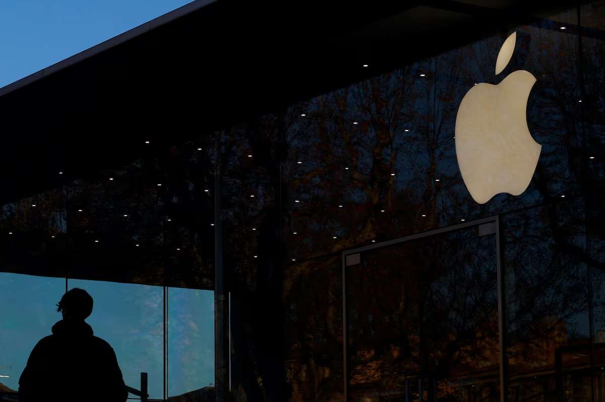 Apple considers potential acquisition of AI startup Perplexity amid industry race