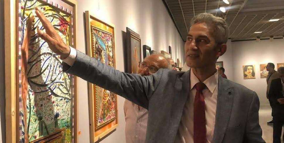 Egyptian exhibition bridges ancient cave art and modern abstraction in glass