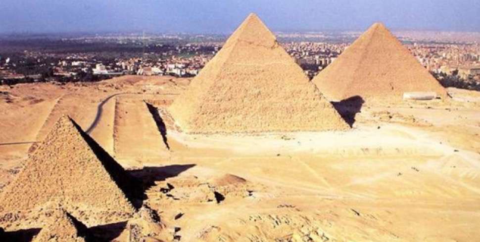 How the ancient Egyptian pyramids were built: Scientific and archaeological evidence