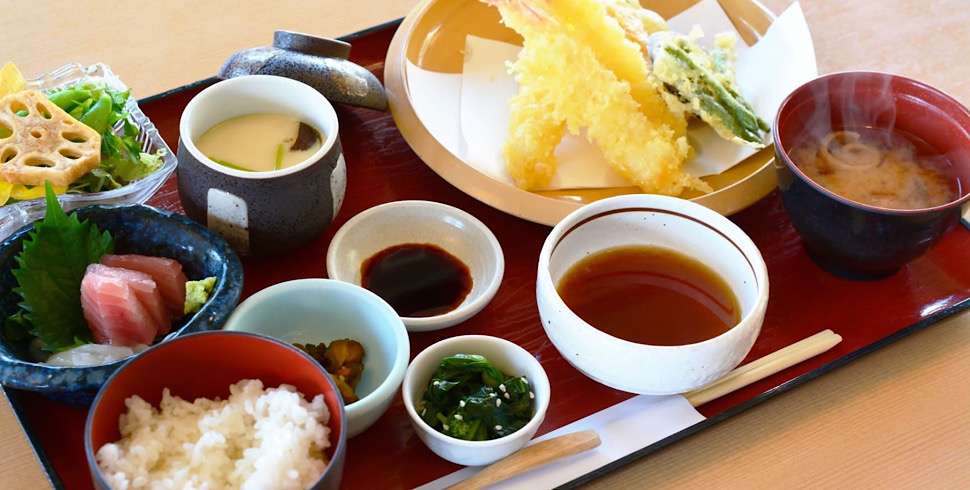 Professional training opportunity for aspiring Japanese cuisine chefs