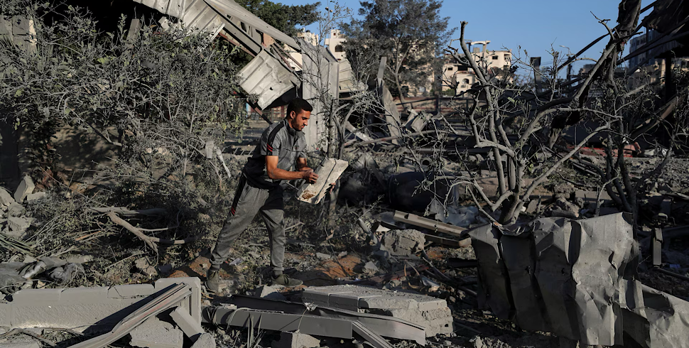 Israel halts aid as Gazan clans deny theft by Hamas
