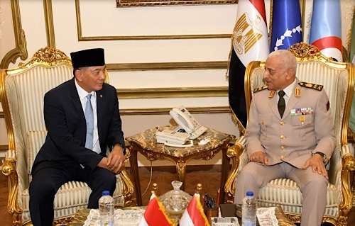 Egyptian, Indonesian Defense Ministers meet to discuss military cooperation