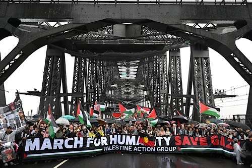 Tens of thousands cross Sydney Harbour Bridge in pro-Palestinian demonstration