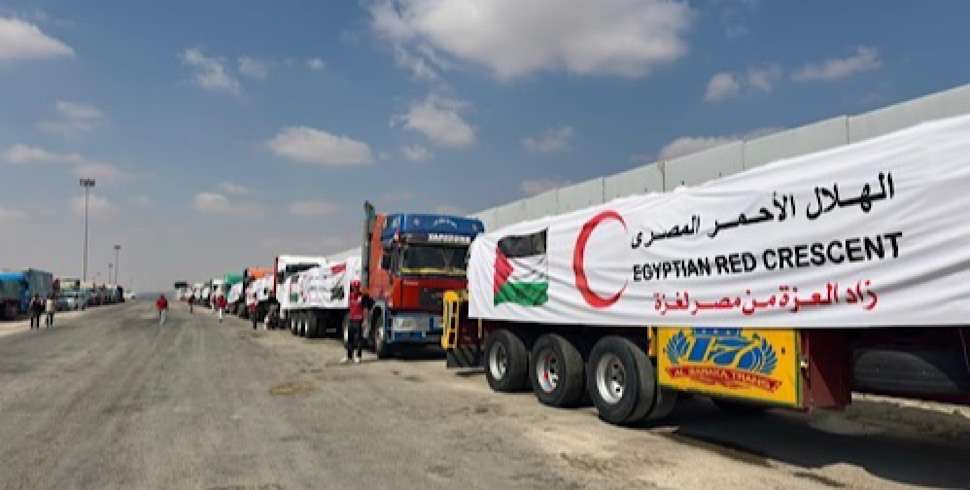  Egyptian Red Crescent delivers massive humanitarian convoy to Gaza
