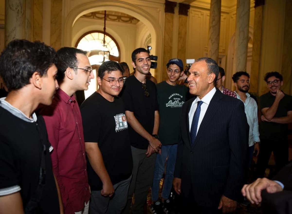 Egypt's Foreign Minister meets top students, stresses youth’s national role