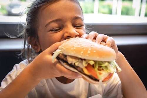 U.S. urges restaurants to encourage healthier choices for children