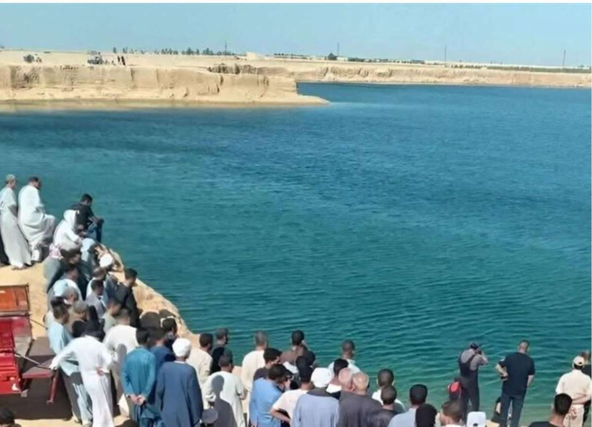 Unexpected lake in Egyptian desert attracts visitors