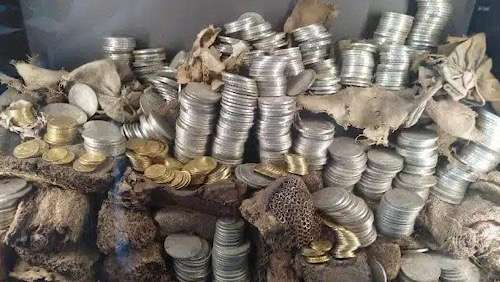 French museum heist: 2,000 gold and silver coins stolen