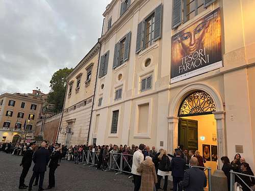 'Treasures of the Pharaohs' exhibition in Rome draws massive crowds