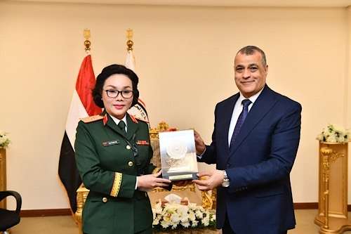 Egypt and Vietnam explore expanded defense cooperation at EDEX 2025
