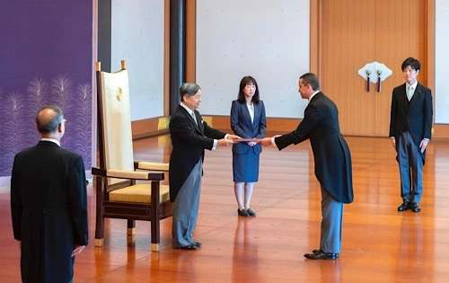 Egypt’s new ambassador presents credentials to Japan’s Emperor