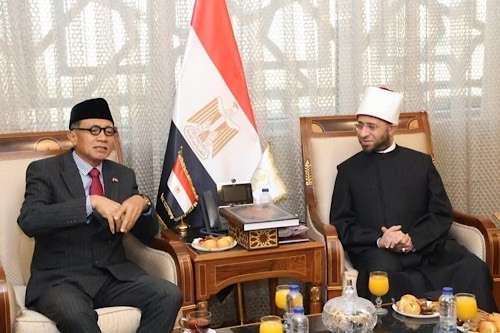 Egyptian minister of religious endowments bids farewell to Indonesian ambassador