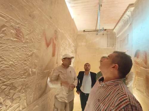 Egypt’s top antiquities official inspects Saqqara, Mit Rahina sites