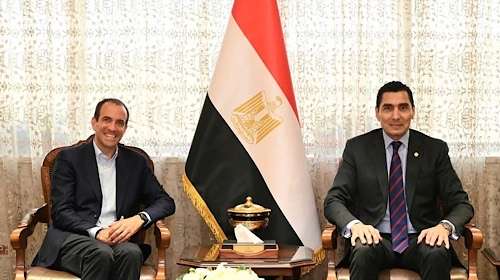 Egypt’s minister, international padel chief discuss boosting sport’s growth