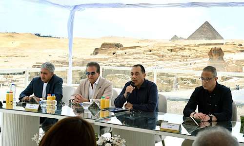 Egypt PM meets Nazlet al‑Samman residents to discuss development plans