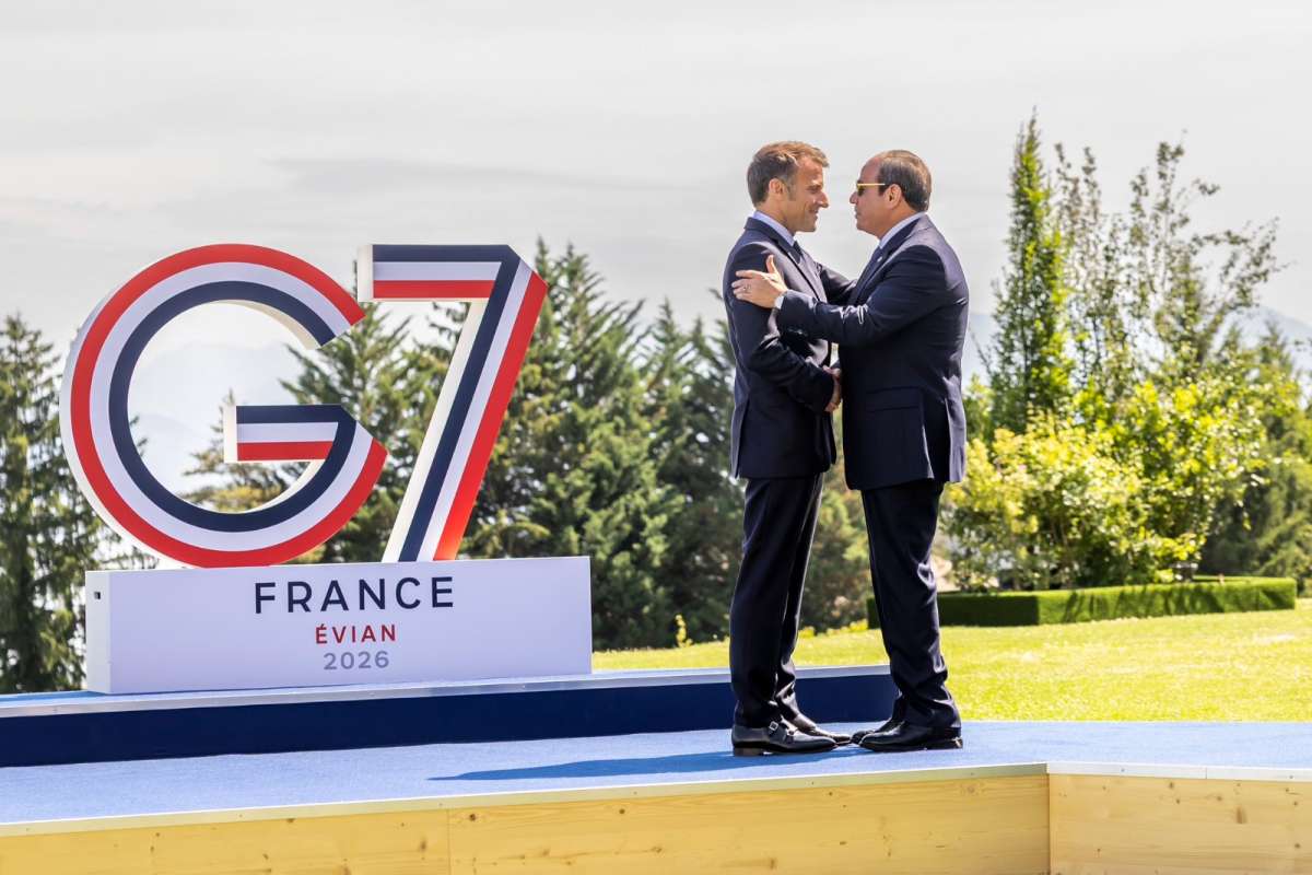 Macron welcomes Sisi in Arabic