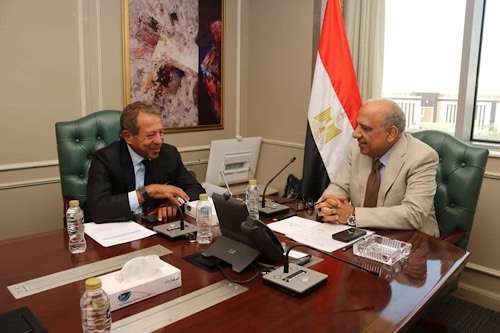 Egypt power minister reviews progress on 900-MW wind project